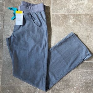 FIGS Kade XS Graphite BNWT